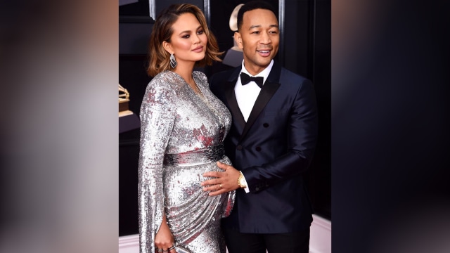 Chrissy Teigen dan suami, John Legend. (Foto: Instagram @chrissyteigen)