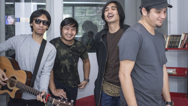 Personel grup band Sheila On 7 Foto: ANTARA FOTO/Aprillio Akbar