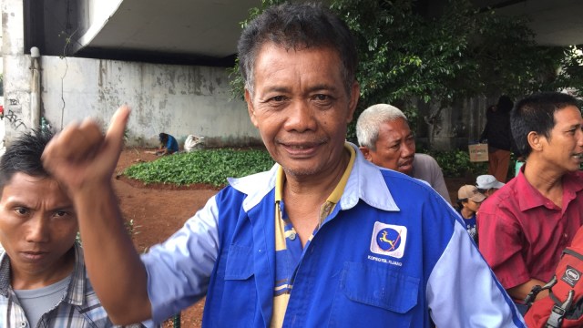Supir angkot trayek 08, Gurning (59). (Foto: Fachrul Irwinsyah/kumparan)
