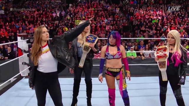 Ronda Rousey hadir di Royal Rumble 2018. (Foto: Twitter @WWE)
