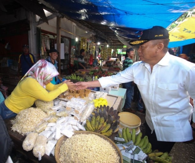 Berkunjung Ke Pasar Pangandaran, Kang Hasan Banyak Didoakan Jadi Gubernur