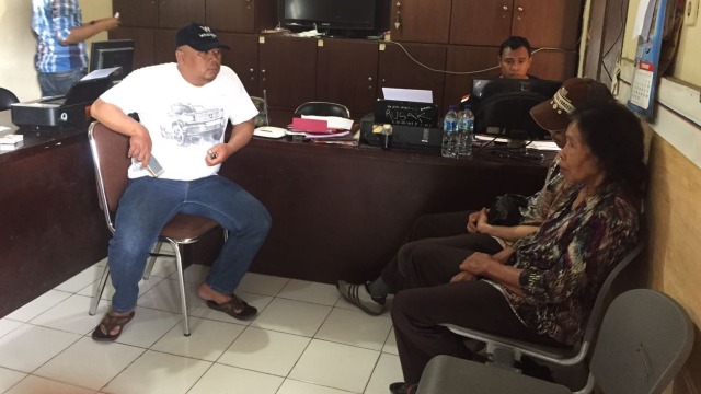 Perempuan yang simpan 2 mayat diperiksa polisi (Foto: Iqbal Tawakal/kumparan)