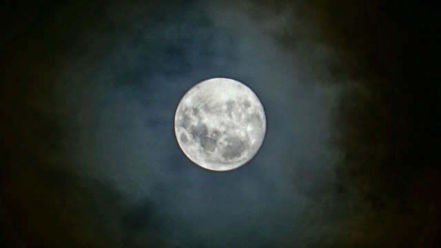 Bulan Purnama (Foto: Jamal Ramadhan/kumparan)
