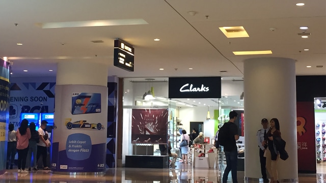 Diskon sepatu Clarks jelang tutup di Mal GI (Foto: Ema Fitriyani/kumparan)