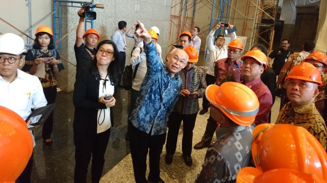 Komisi XI DPR tinjau balkon Tower 2 BEI. (Foto: dok. Bursa Efek Indonesia)