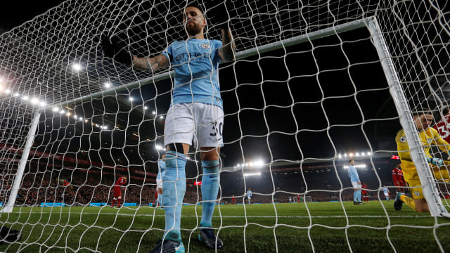 Otamendi di laga vs Liverpool (Foto: Reuters/Carl Recine )