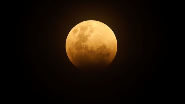 Gerhana matahari total di Jakarta Foto: REUTERS/Darren Whiteside