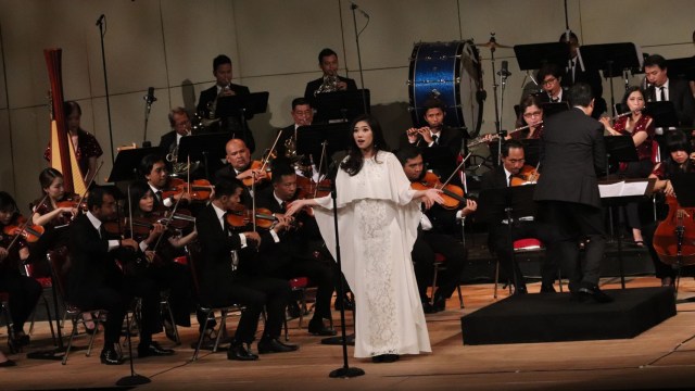 Isyana Sarasvati di Taman Ismail Marzuki (Foto: Munady Widjaja)