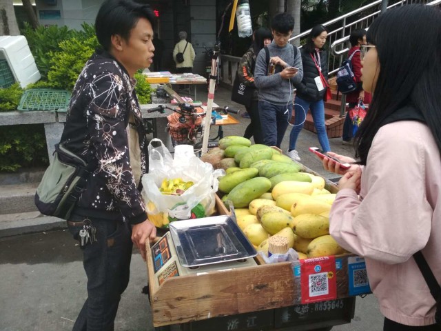 Pengamen dan PKL di China Terima Transaksi Nontunai (2)