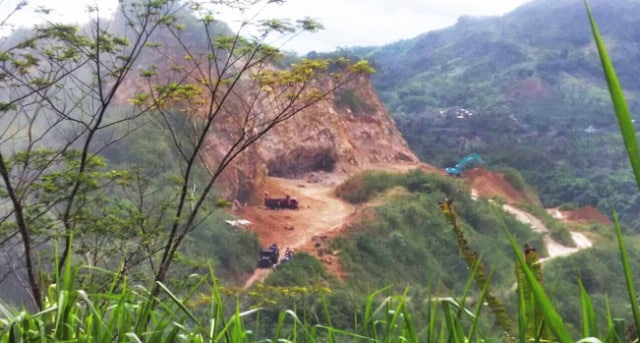 Waduh ! Izin Pertambangan Batu Kapur di Cikembar Sukabumi Masih Diragukan