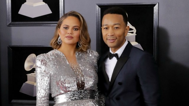 Chrissy Teigen dan John Legend Foto: REUTERS/Andrew Kelly