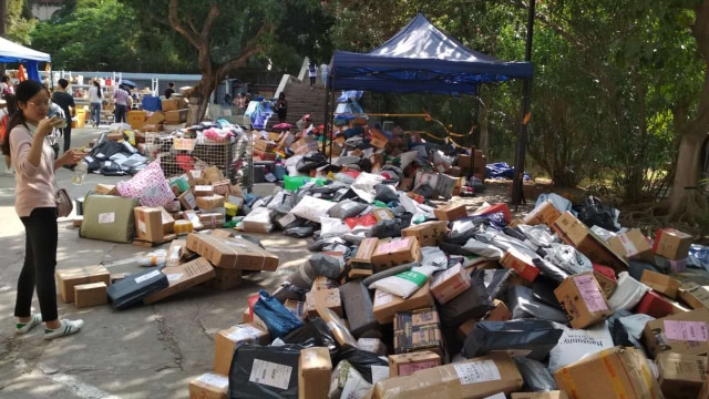 Tumpukan paket belanja online (Foto: Feby Dwi Sutanto/kumparan)