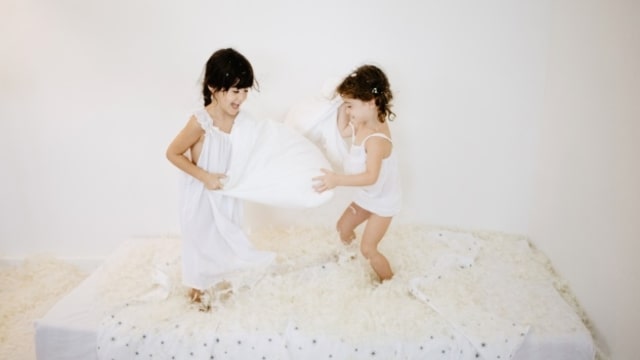 Ilustrasi Adik dan Kakak (Foto: Freepik)