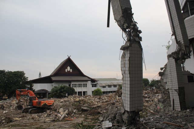 Foto: Runtuhnya Perkantoran Lama Gubernur Kalsel 