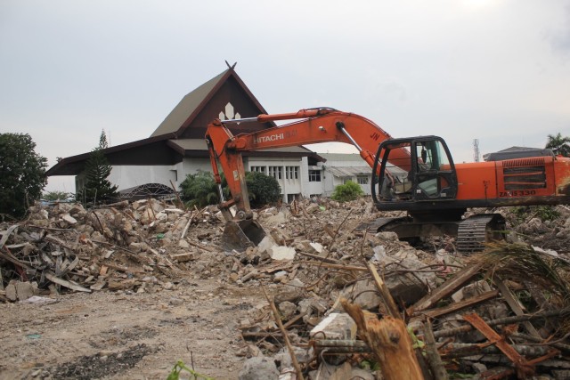 Foto: Runtuhnya Perkantoran Lama Gubernur Kalsel  (3)