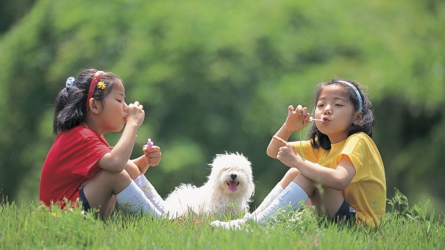 Ilustrasi anak bersahabat (Foto: Thinkstock)