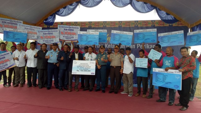 Pembagian bantuan kapal di Merauke, Papua (Foto: Maulana Ramadhan/kumparan)