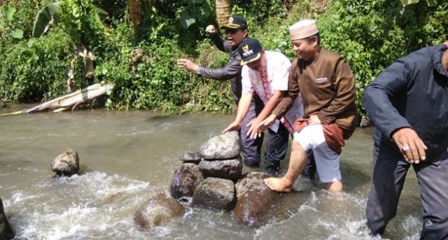 Khawatir Jadi Fitnah, Susunan Batu di Sungai Cibojong Cidahu Sukabumi Dirobohkan
