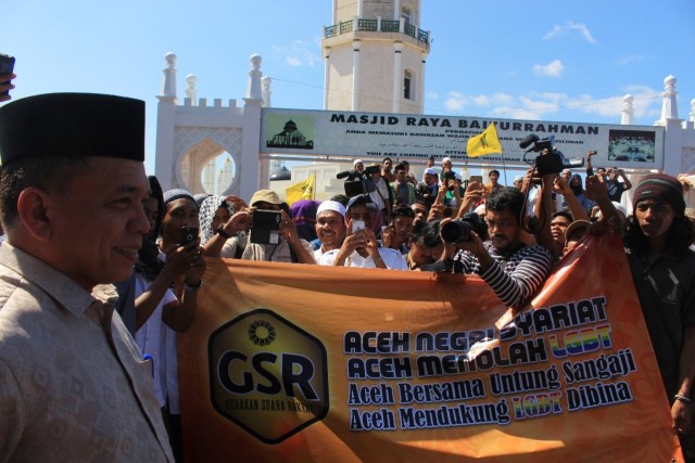 Gubernur Aceh Irwandi Yusuf ikut aksi (Foto: Zuhri Noviandi/kumparan)