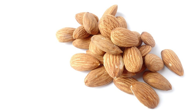 Kacang almond (Foto: Pixabay)