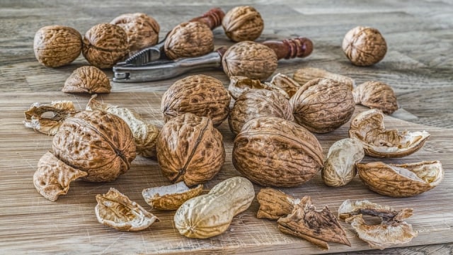Kacang walnut (Foto: Pixabay)