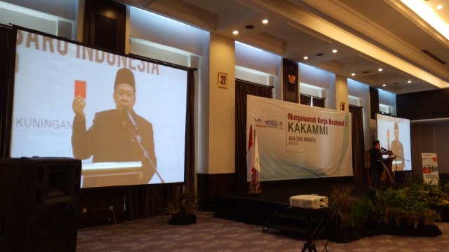Fahri Hamzah Acungkan Kartu Merah. (Foto: Kevin S. Kurnianto/kumparan)