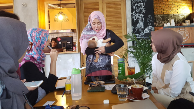 Pelatihan Menyusui Bersama Sekjen AIMI (Foto: Prameshwari Sugiri/kumparan)