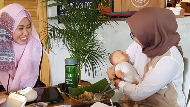 Pelatihan Menyusui Bersama Sekjen AIMI (Foto: Prameshwari Sugiri/kumparan)