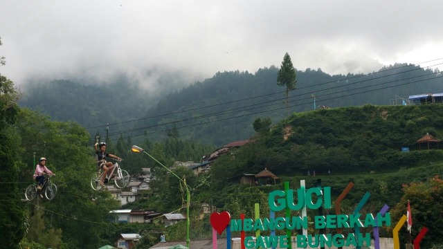 Menikmati Sensasi Bersepeda di Udara Lereng Gunung Slamet