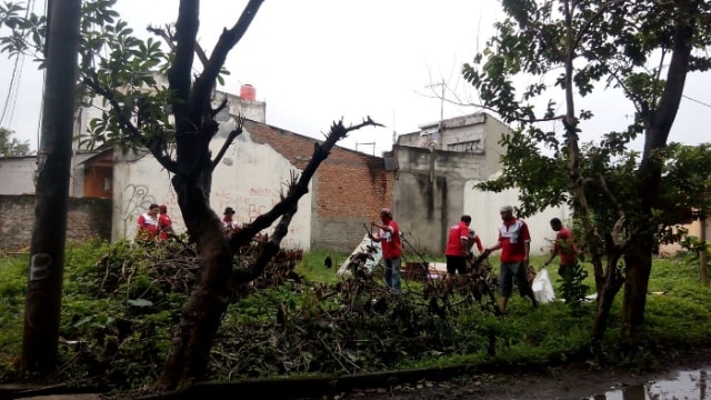 Relawan Hasanah Gelar Kerja Bakti, Warga Doakan Kang Hasan Jadi Gubernur Jabar (2)
