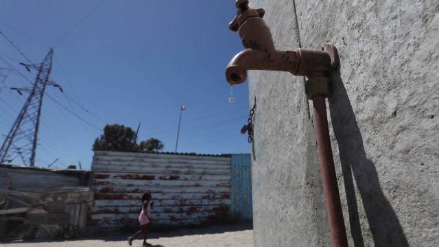 Kekeringan di Cape Town (Foto: REUTERS/Mike Hutchings)