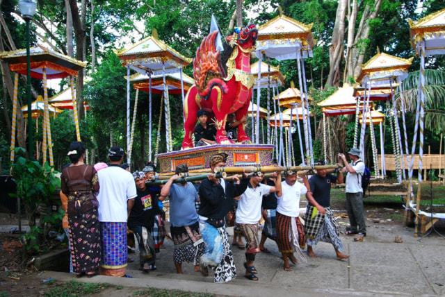 Pretiwaan di Hutan Monyet Ubud (Foto: Wikimedia Commons)