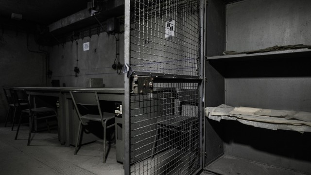 Bunker di stasiun Prancis. (Foto: AFP/Philippe Lopez)