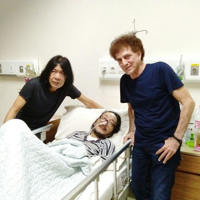 Yockie Suryo Prayogo dan God Bless (Foto: Instagram @godblessrocks)