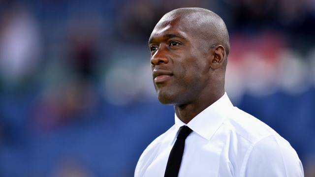 Seedorf saat melatih Milan. (Foto: ALBERTO PIZZOLI / AFP)