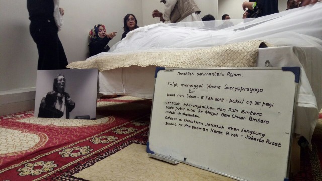 Suasana rumah duka Yockie Suryo (Foto: Prabarini Kartika/kumparan)