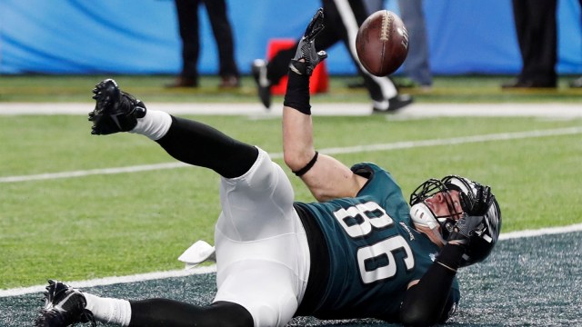 Zach Ertz mencatatkan touchdown krusial. (Foto: Reuters/Kevin Lamarque)