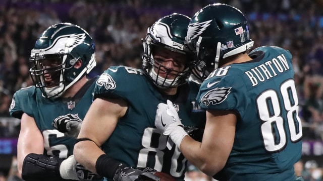 Selebrasi touchdown Zach Ertz. (Foto: Reuters/Chris Wattie)