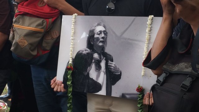 Prosesi pemakaman Yockie Suryo Prayogo (Foto: Garin Gustavian/kumparan)