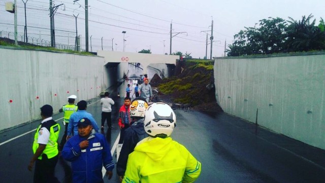 Longsor di underpass bawah rel kereta Soetta (Foto: Instagram @polisi_bandara_soekarnohatta)