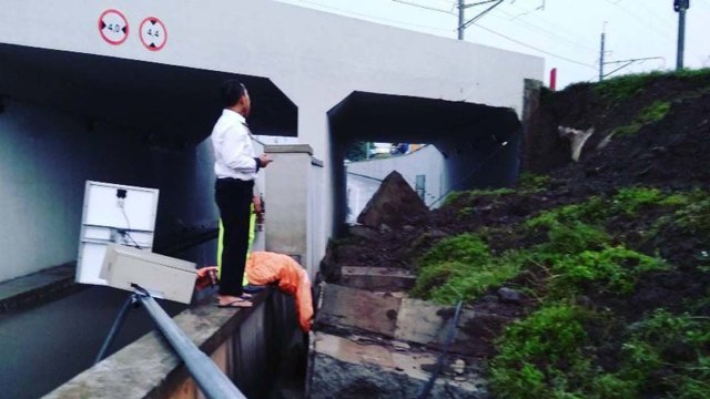 Longsor di underpass bawah rel kereta Soetta (Foto: Instagram @polisi_bandara_soekarnohatta)