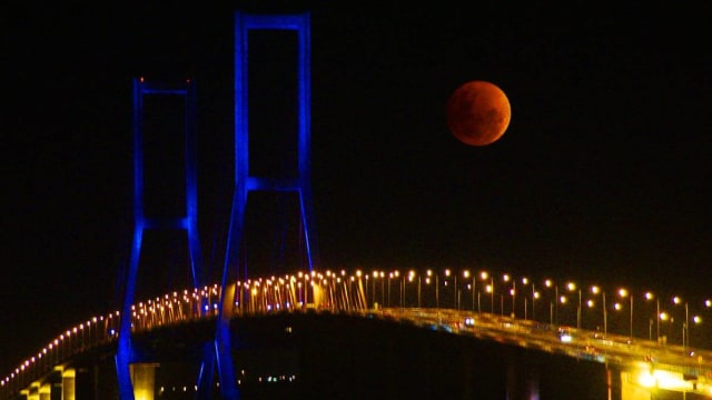 Bulan merah darah 31 Januari 2018 (Foto: Twitter @hendywcksn99)