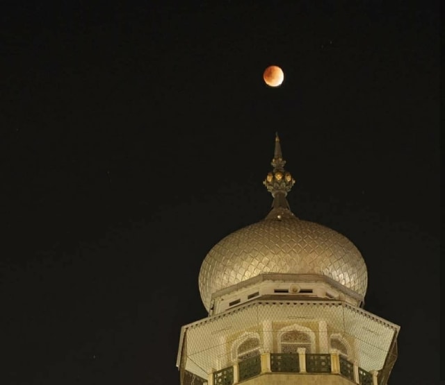 Bulan merah darah 31 Januari 2018 (Foto: dediinsani99  via Instagram @lapan_ri)
