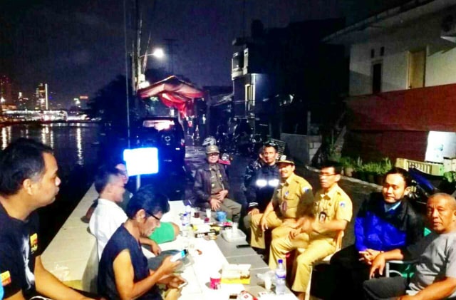 Sekcam Palmerah Masih Siaga Antisipasi Banjir
Tengah Malam Ini