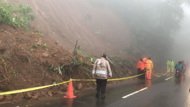 Jalur puncak pagi ini, Selasa (6/2). (Foto: Dok. Polres Bogor)