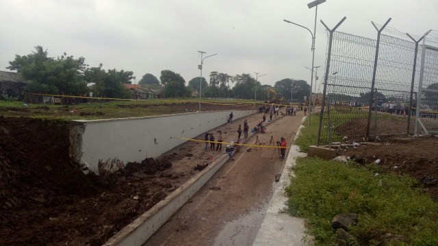Jelang tkp di lokasi longsor Bandara Soetta (Foto: Ainul Qalbi/kumparan)