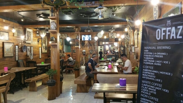 Caffe Offaz: Kafe dengan Interior Barang Antik