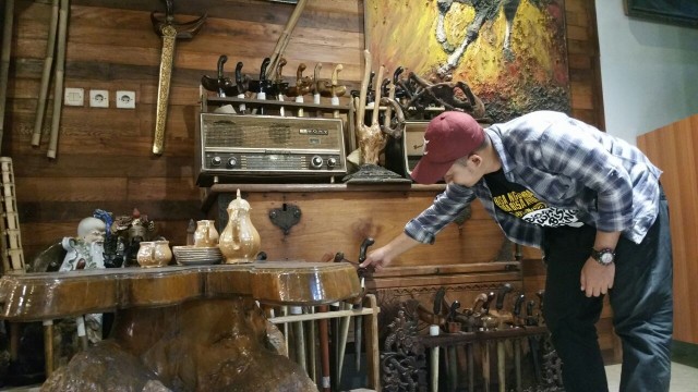 Caffe Offaz: Kafe dengan Interior Barang Antik (1)