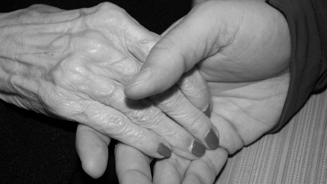 Ilustrasi death doula (Foto: Pixabay)