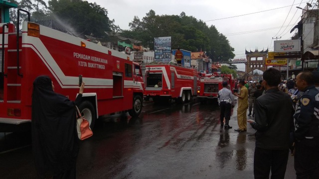Kebakaran di Kampung Cina Bukittinggi, 11 Mobil Pemadaman Dikerahkan